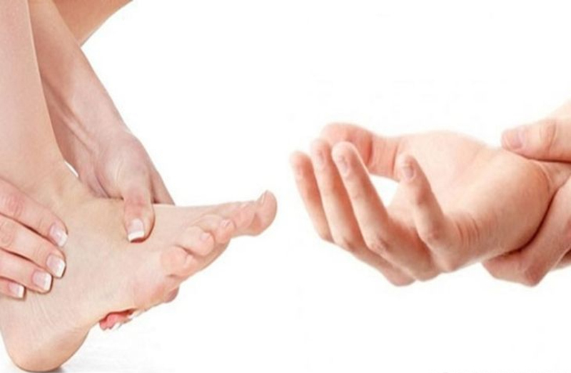 Bà Bầu Bị Tê Chân Tay Có Nguy Hiểm Hay Không?